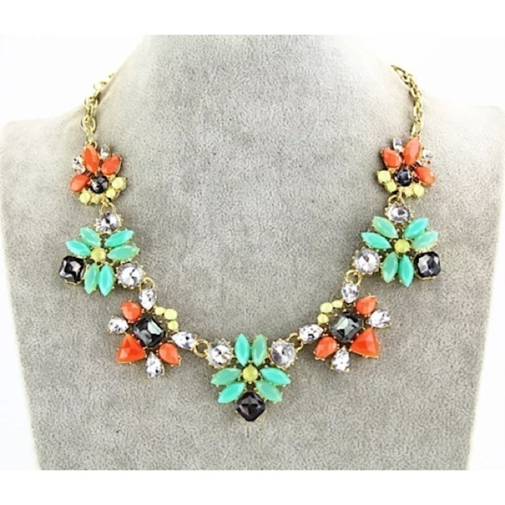 Statement Jewelry l CRYSTAL FLOWER STATEMENT NECKLACE🌸#321 - Picture 2 of 2